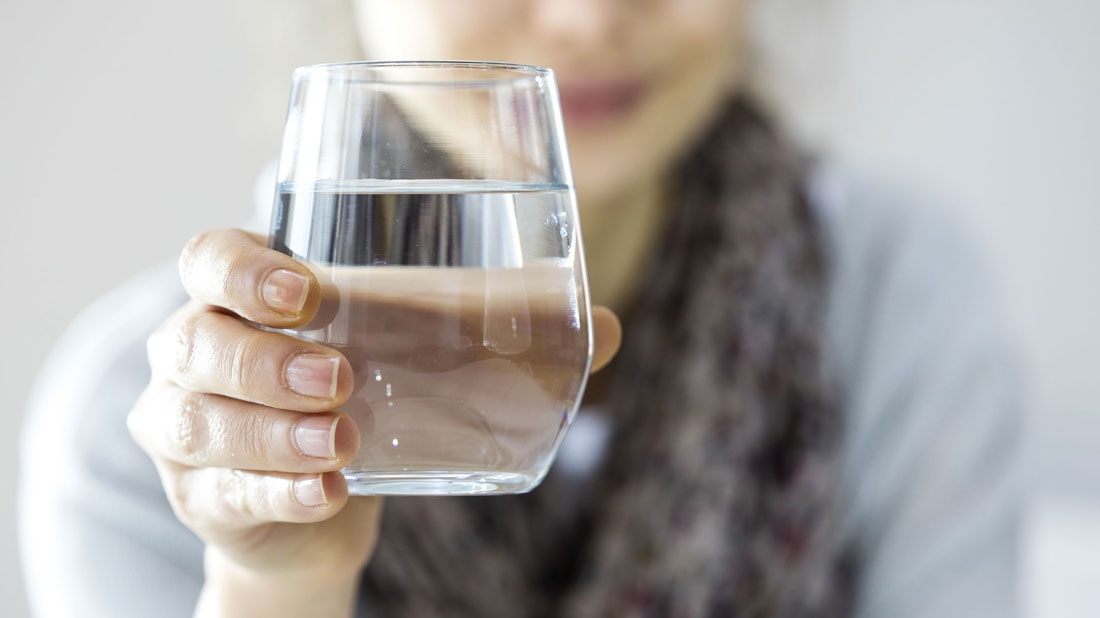 Acqua potabile: parametri e normativa di riferimento per bere in